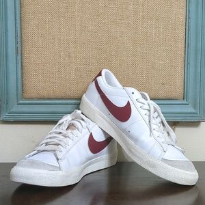 NIKE ATHLETIC